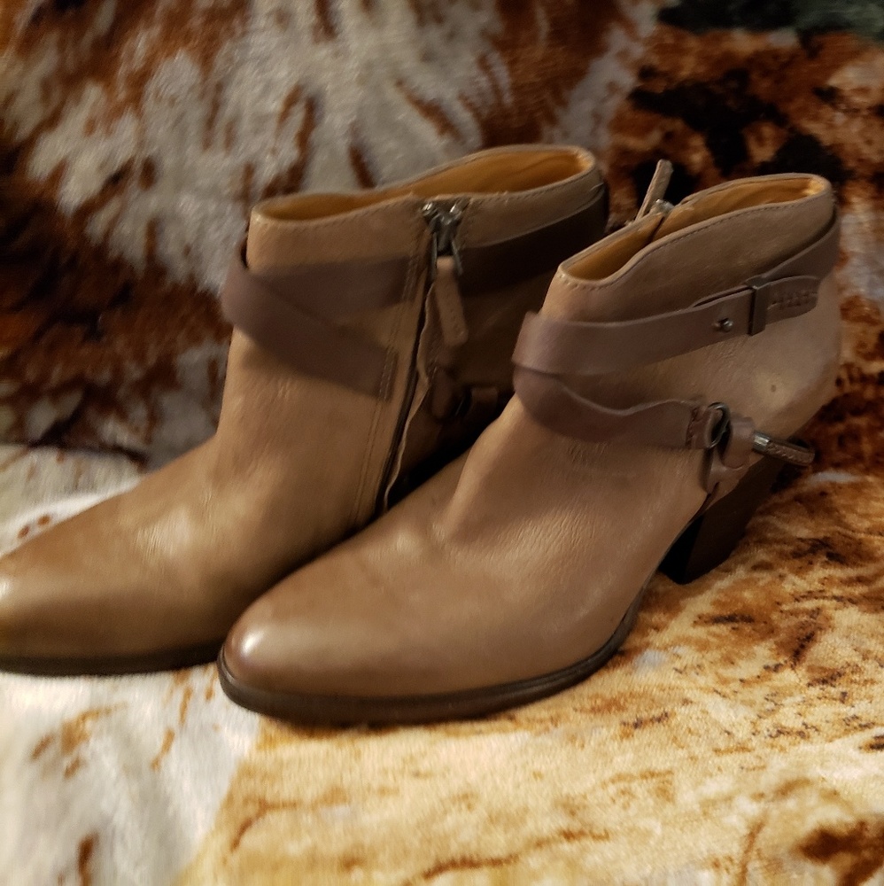 Dolce Vita ankle boots.Size 10